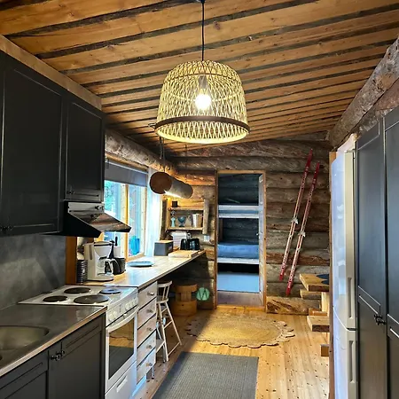 Angie Деревянный коттедж *